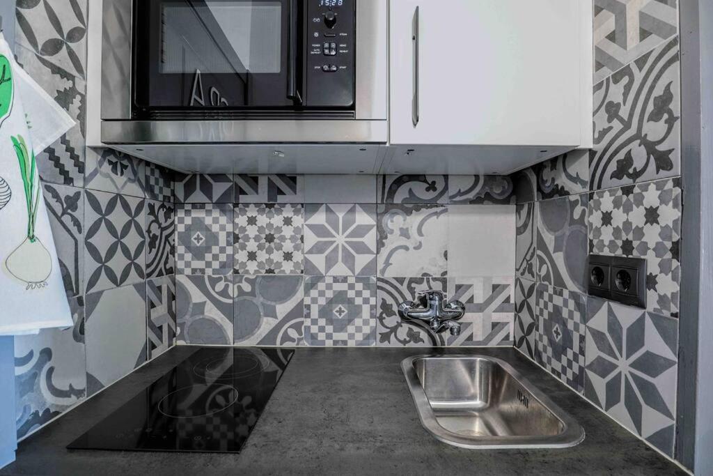 Cozy Palmeras - Wifi, Ac, Pool Apartment