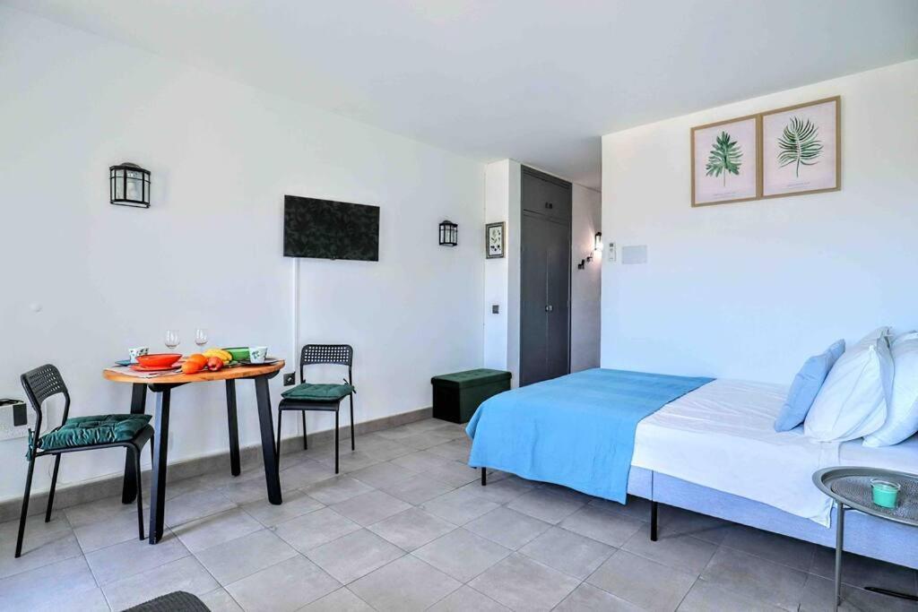 Cozy Palmeras - Wifi, Ac, Pool *