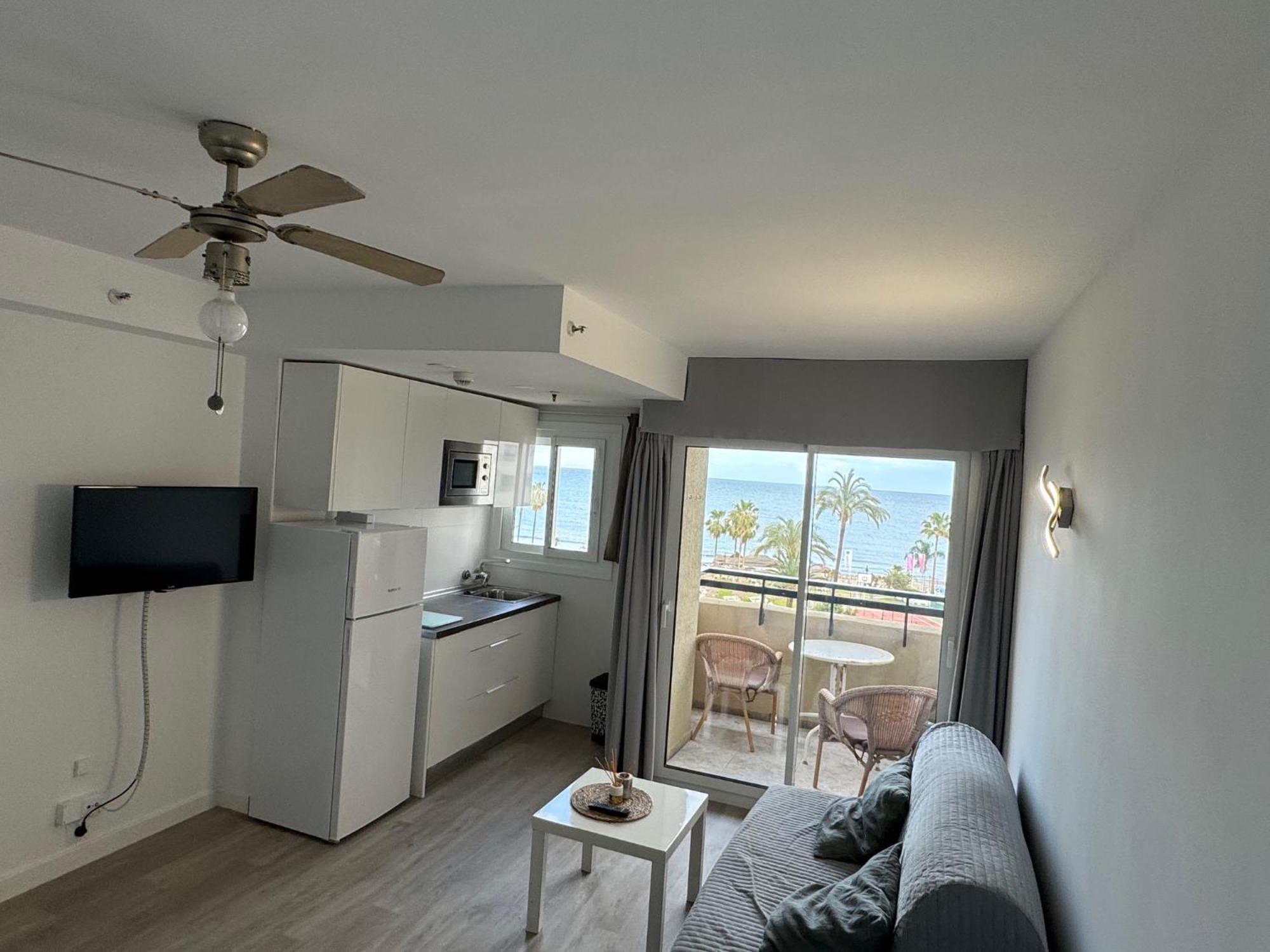 Carihuela 1ª Linea Playa Apartment Torremolinos