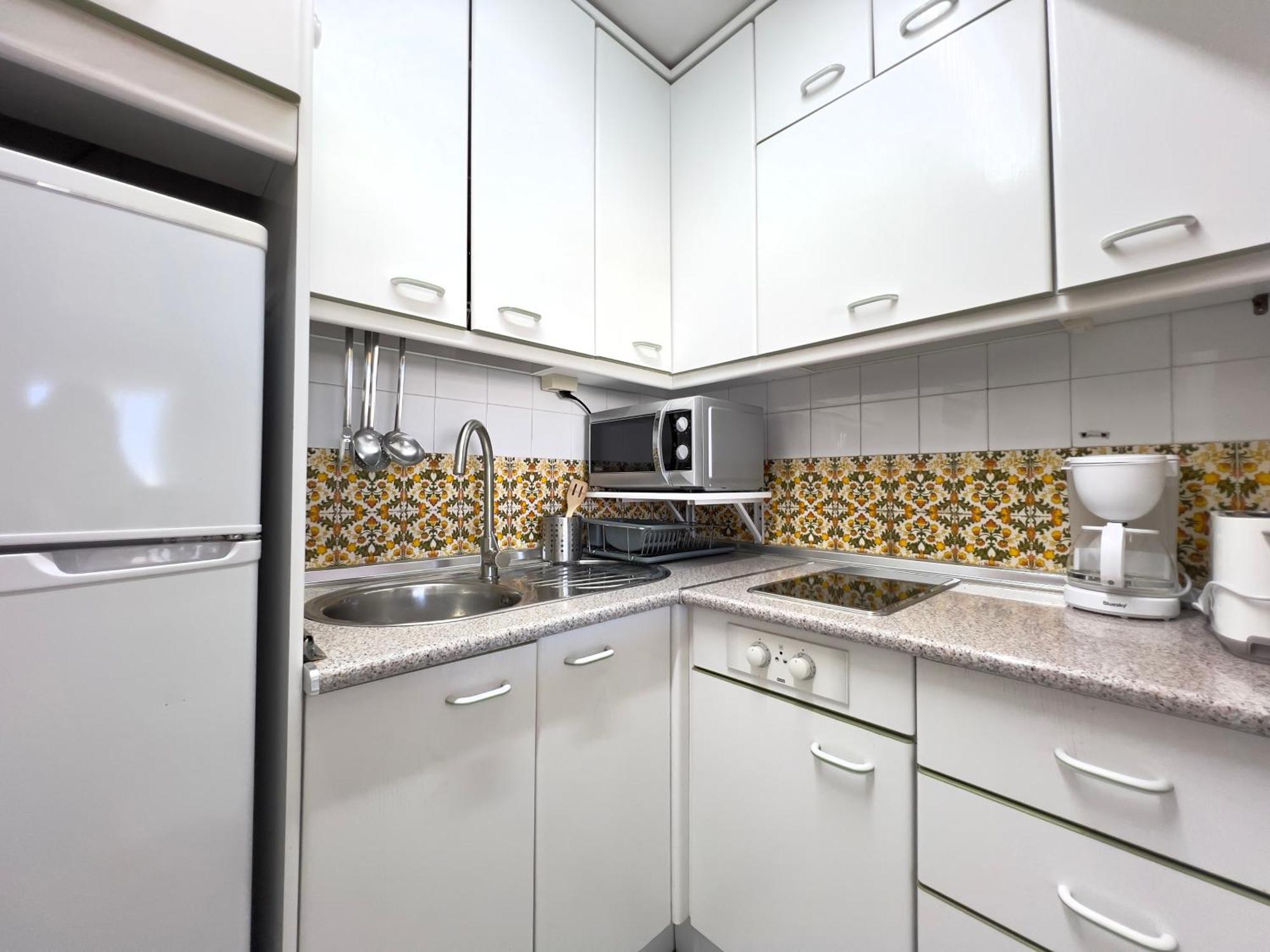 Apartment En Carihuela Con Vistas Y Plaza De Garaje, Nucleo Cristal Torremolinos