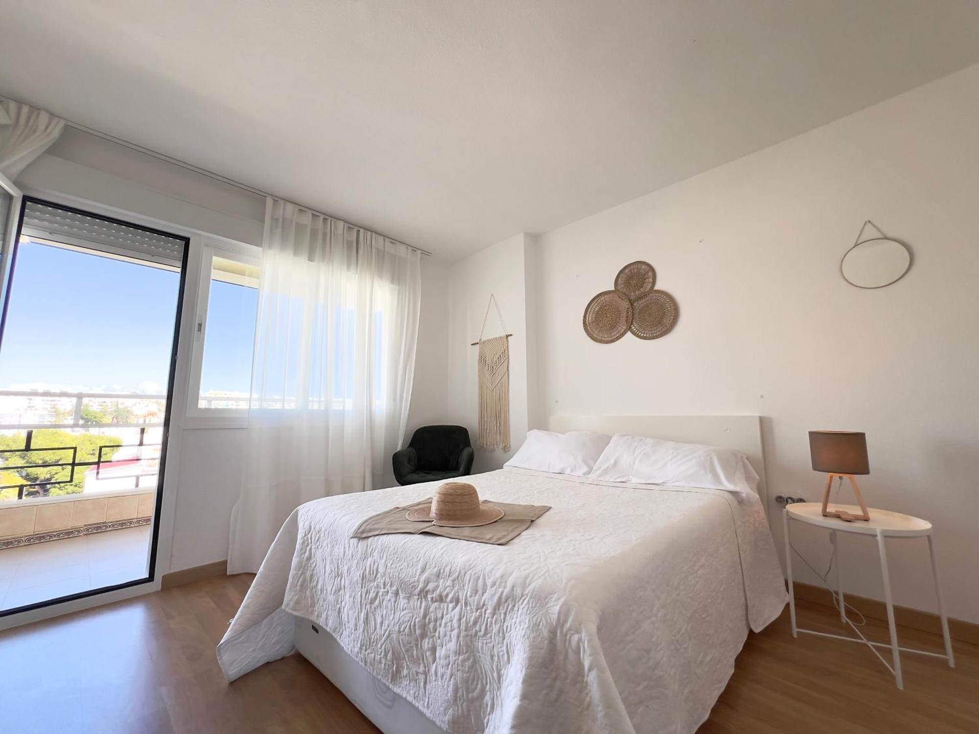En Carihuela Con Vistas Y Plaza De Garaje, Nucleo Cristal Apartment