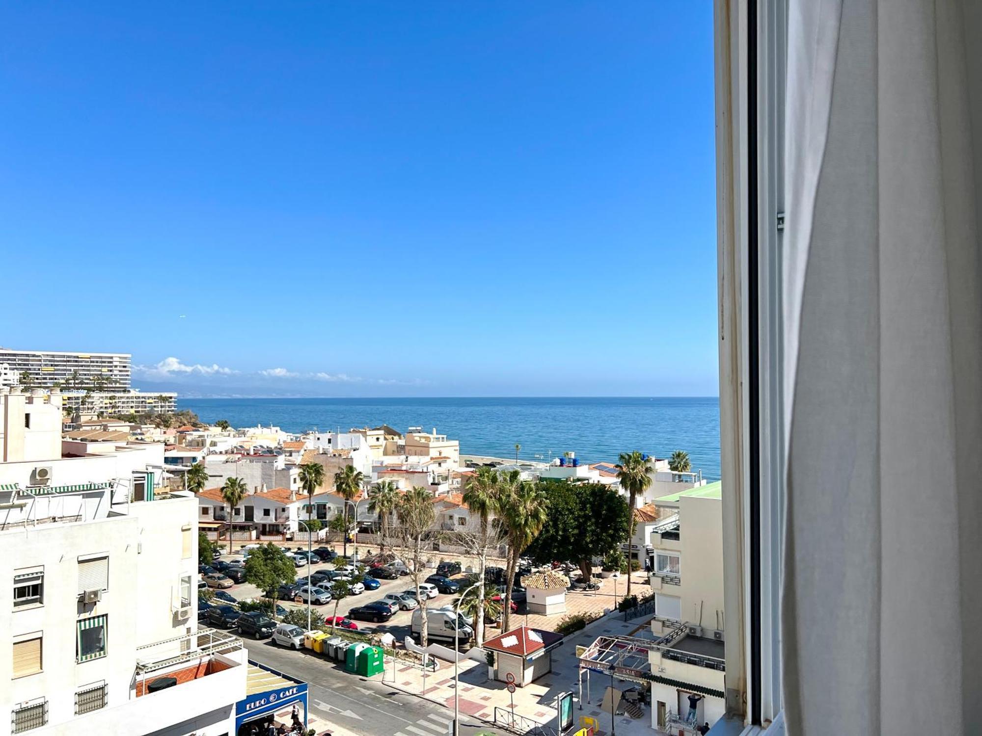 En Carihuela Con Vistas Y Plaza De Garaje, Nucleo Cristal Torremolinos