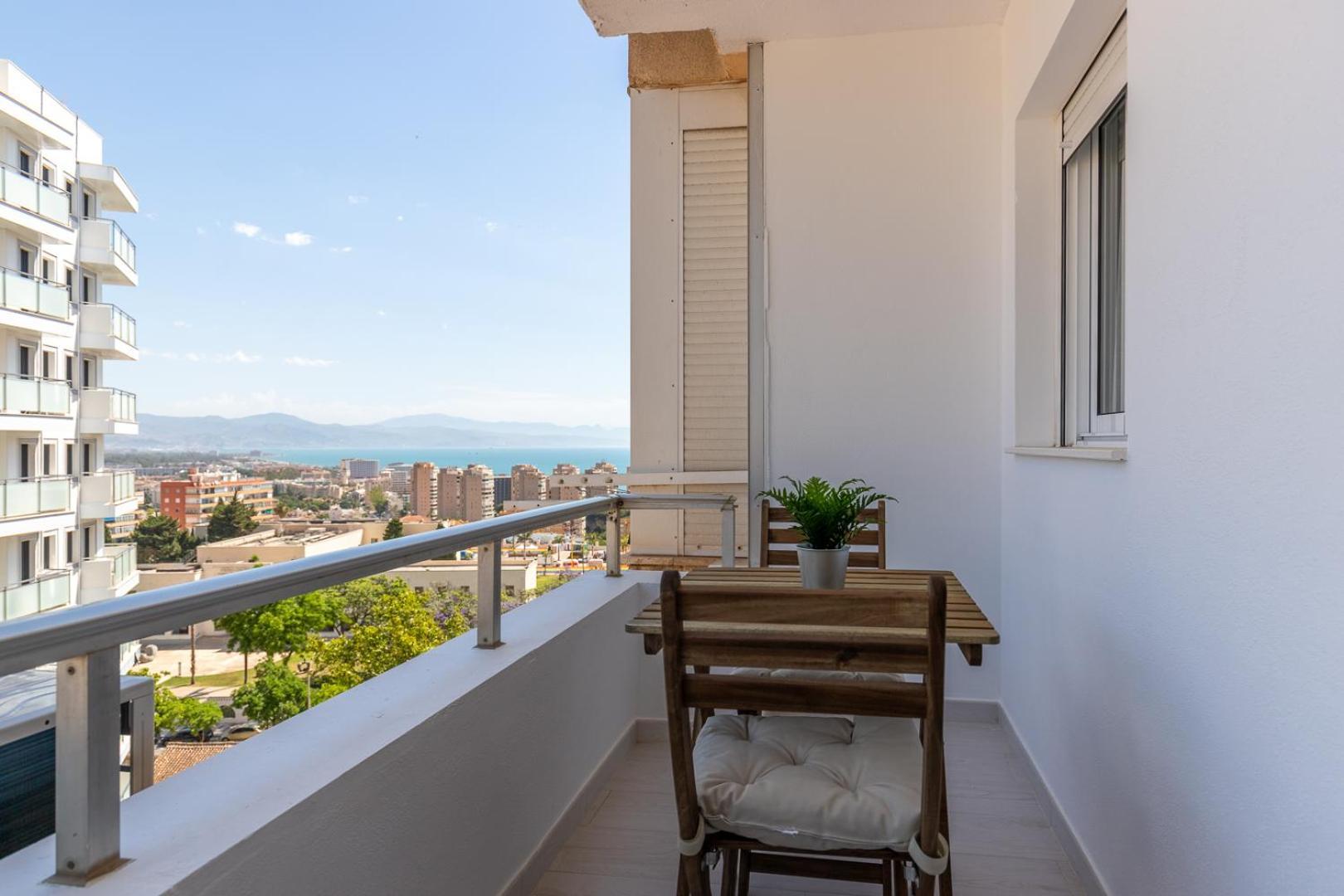 Ver923 - Terraza, Vistas Al Mar, Wifi, Smart Tv, Piscinas, Centro A 150 Metros, Playa A 600 Metros * Torremolinos