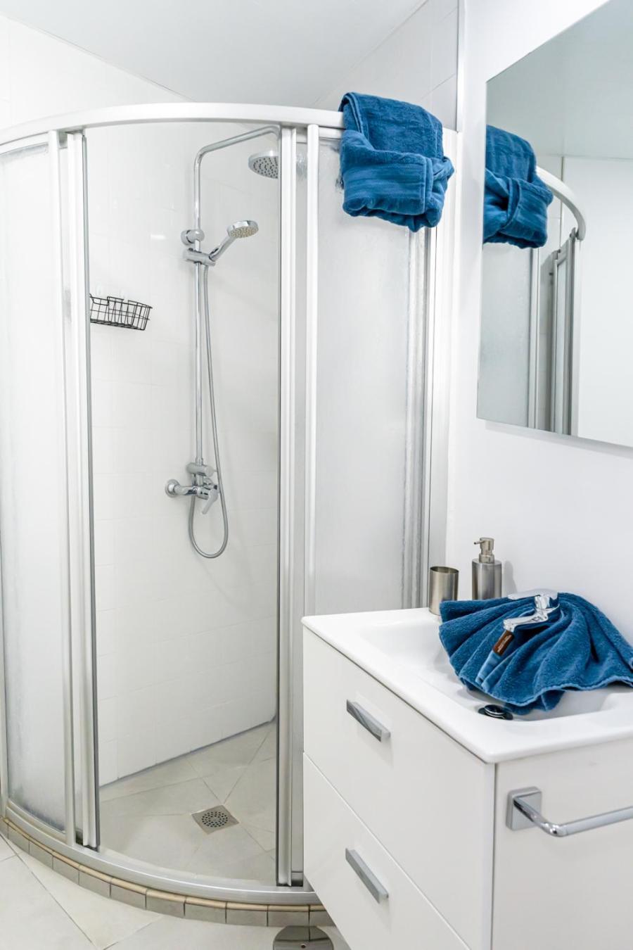 Apartamento Modern Wave Escape With Private Parking And Rooftop Pool By Namaste Elite *