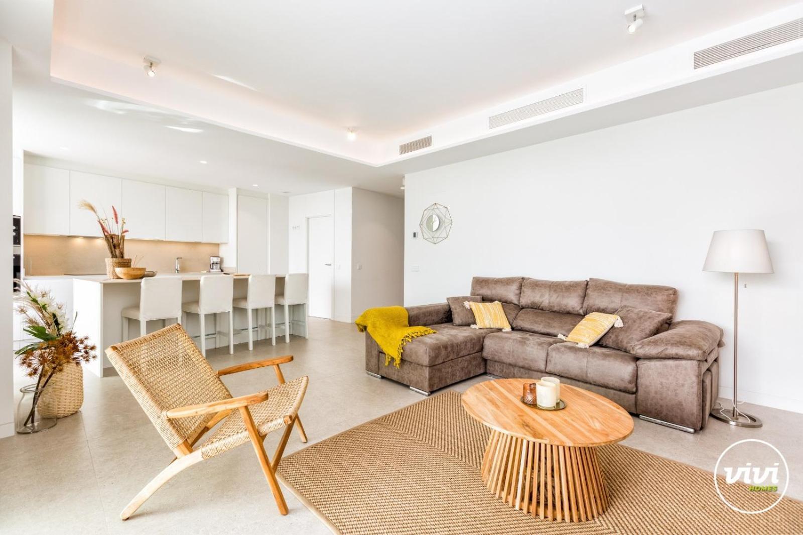 Vivi Homes - Rembrandt Pool, Sauna, Gym & Sea View