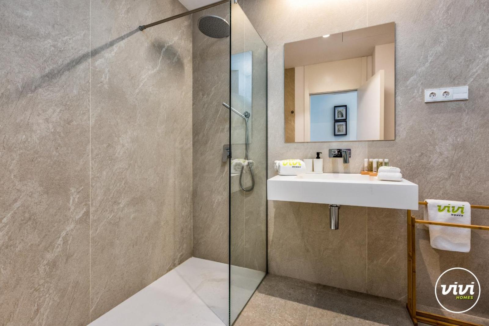 Apartamento Vivi Homes - Rembrandt Pool, Sauna, Gym & Sea View *