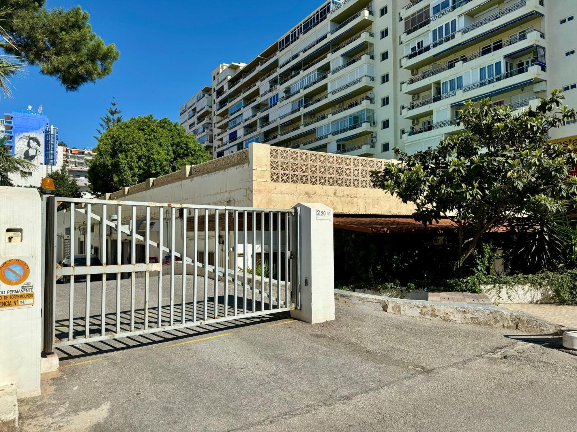 Apartment En Carihuela Con Vistas Y Plaza De Garaje, Nucleo Cristal *