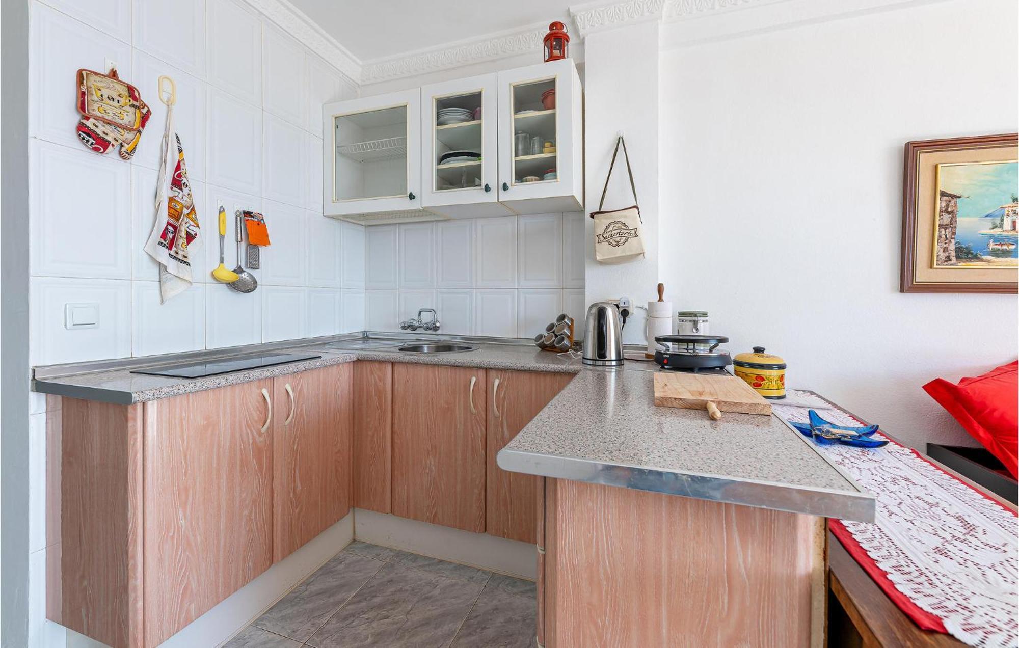 1 Bedroom Stunning In Apartamento Torremolinos