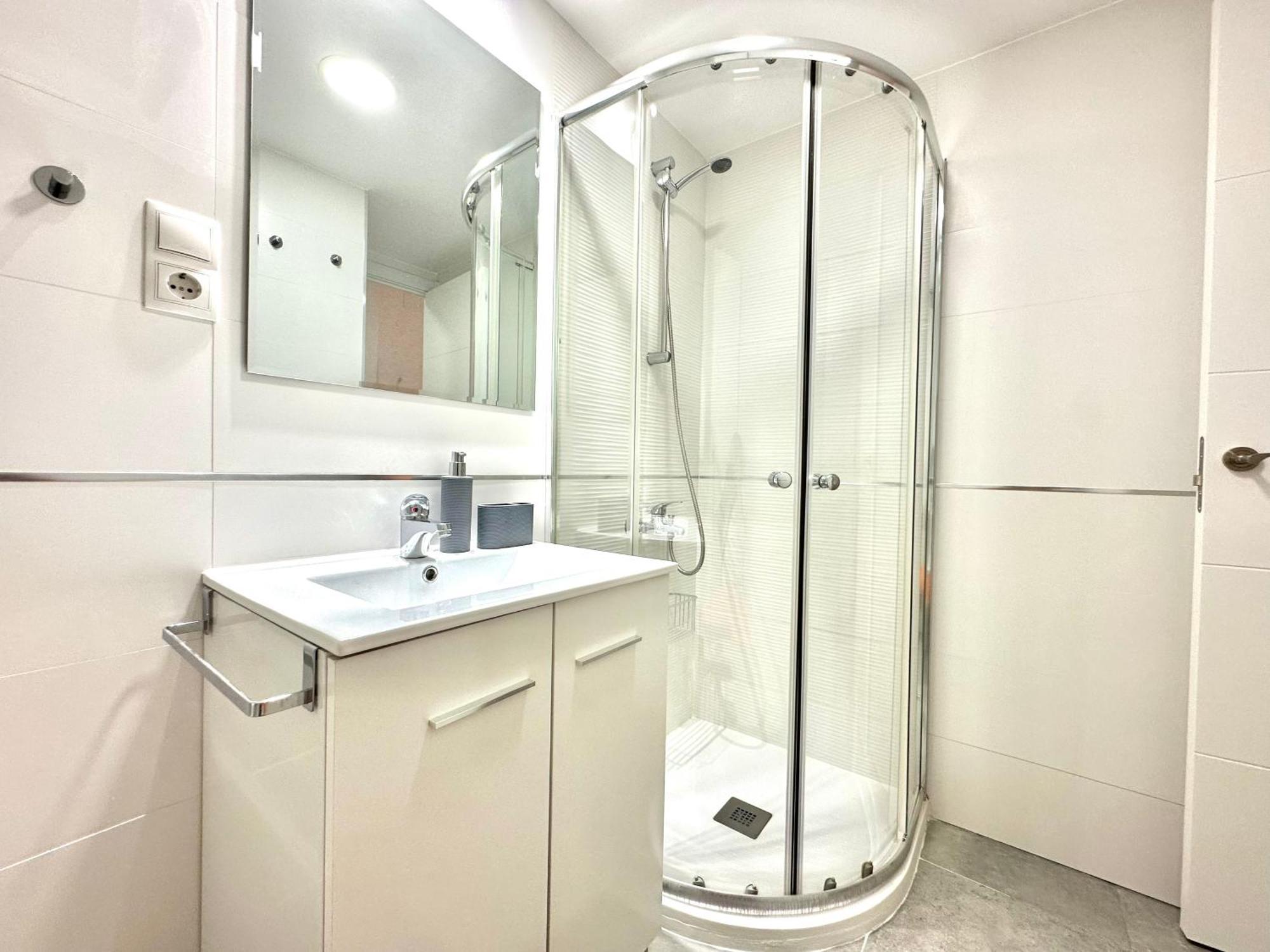 Apartamento Vis8-nuevo, Centro A 5 Minutos, Playa A 850 Metros, Wifi, Terraza