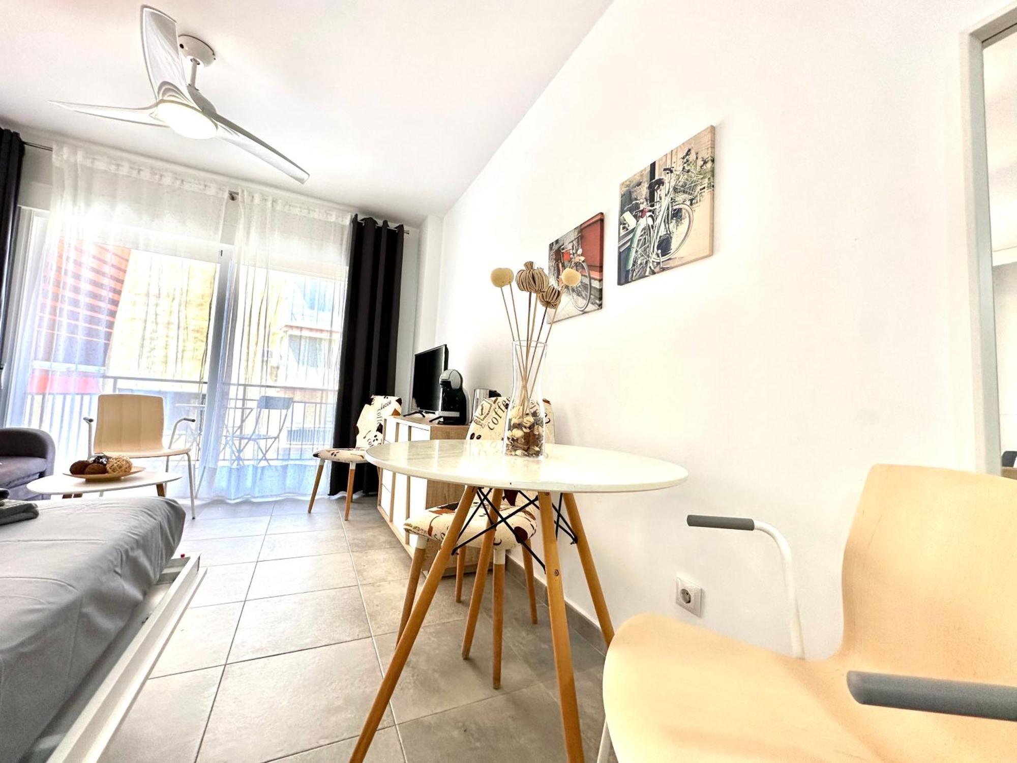 Apartamento Vis8-nuevo, Centro A 5 Minutos, Playa A 850 Metros, Wifi, Terraza