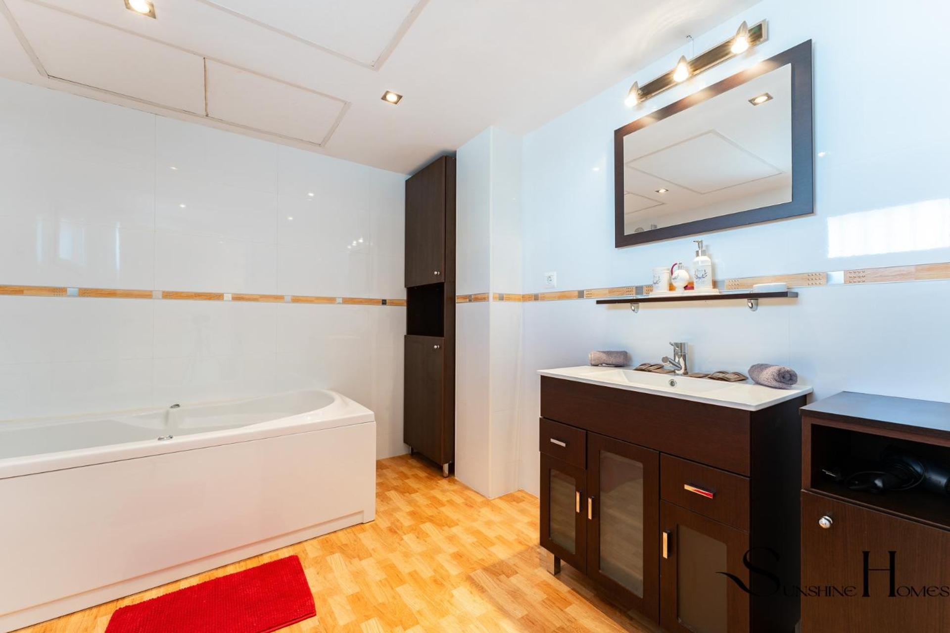 Magnificent 4br Oasis, Panoramic Terrace, Pool And Parking Apartamento