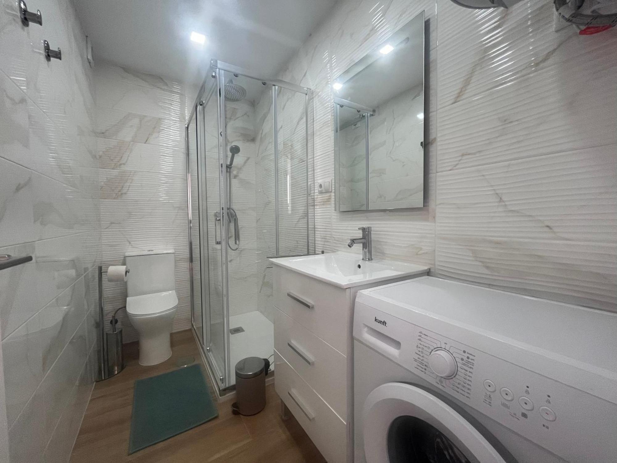 Apartamento Lidia Planta 1, La Carihuela 1ª Linea Playa, Vistas Mar, 1 Dormitorio, 52 M2, 1-3 Huesped, Amplio Balcon, Wifi *