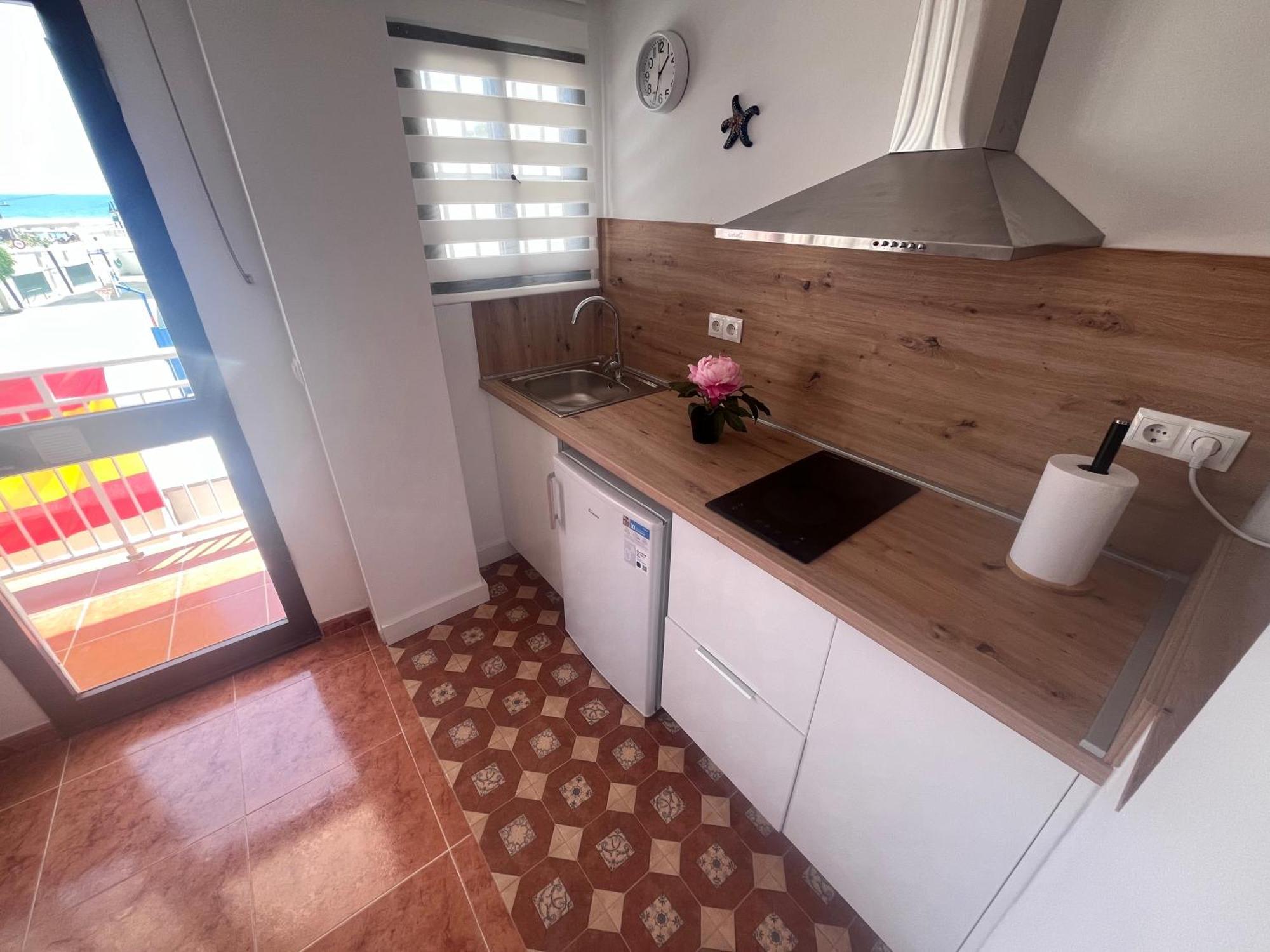 Apartamento Lidia Planta 1, La Carihuela 1ª Linea Playa, Vistas Mar, 1 Dormitorio, 52 M2, 1-3 Huesped, Amplio Balcon, Wifi Torremolinos