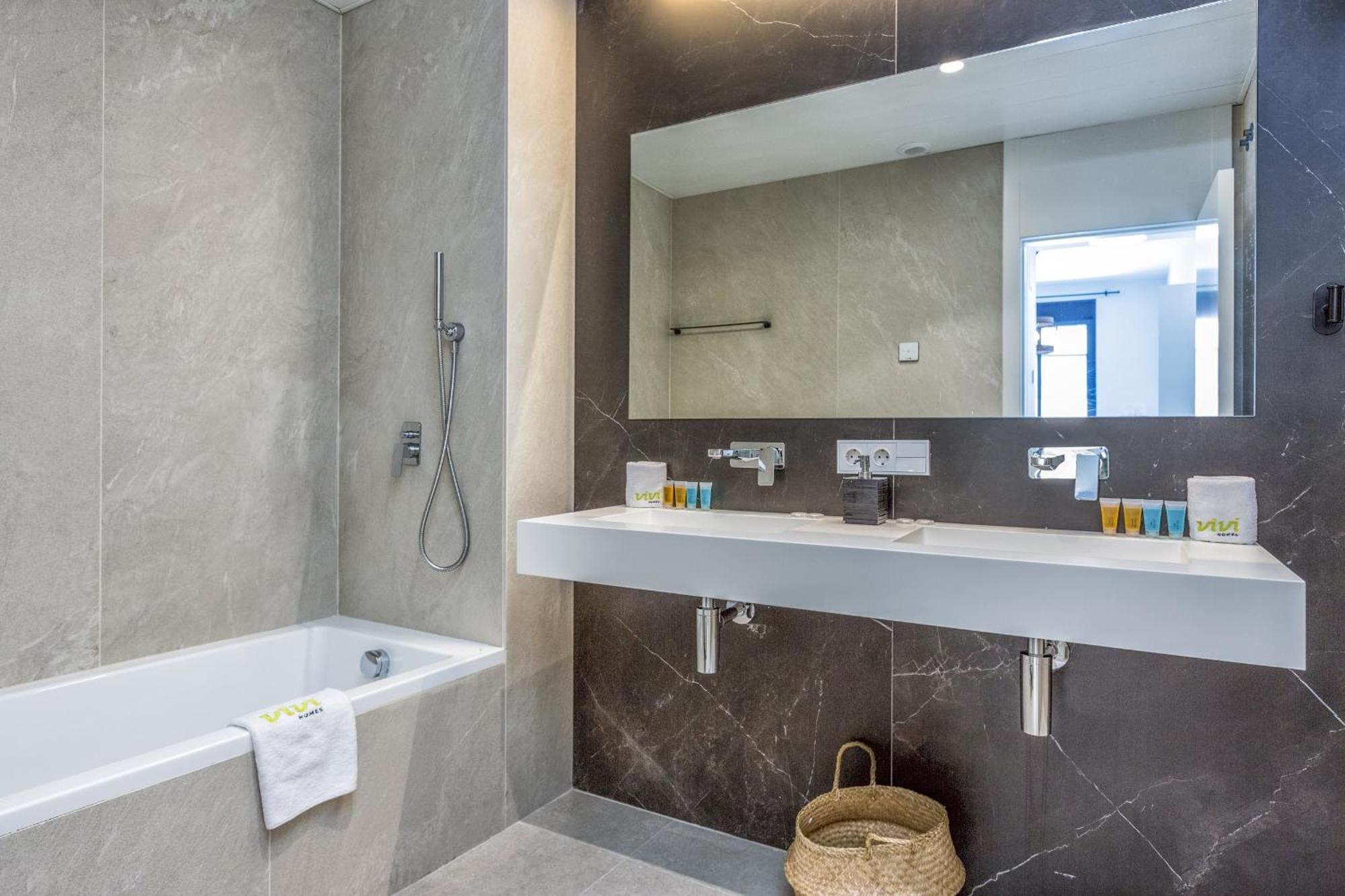 Apartamento Vivi Homes - Mali Pool, Jacuzzi, Garden, Gym & Sea View