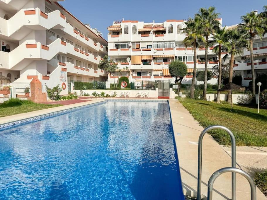 One Bed Apt, Terrace, Sea And Pool View, Walk To Apartment