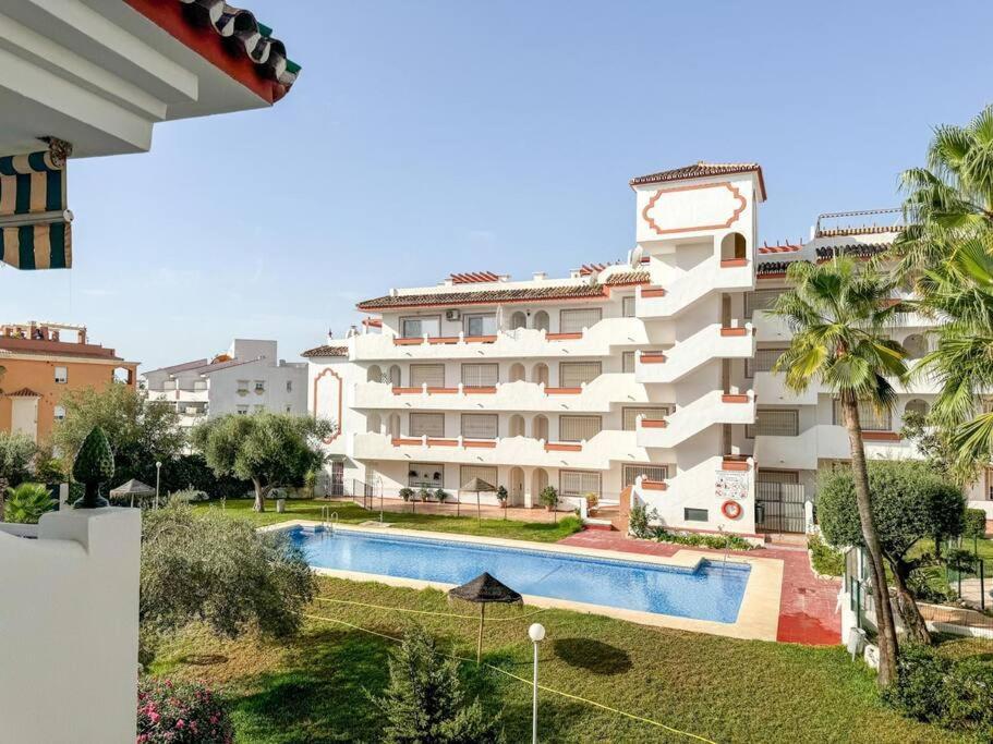 One Bed Apt, Terrace, Sea And Pool View, Walk To Torremolinos