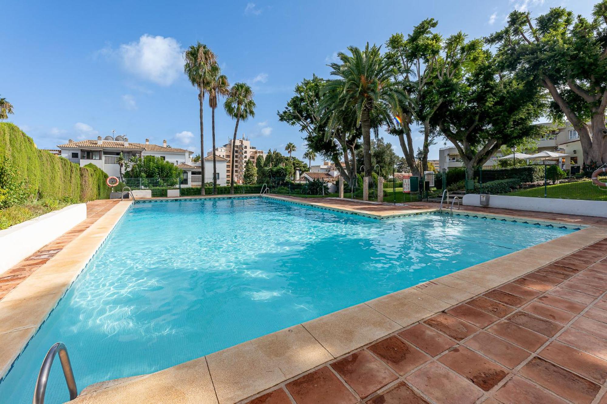 Carihuela With Pool And Free Parking 5 M