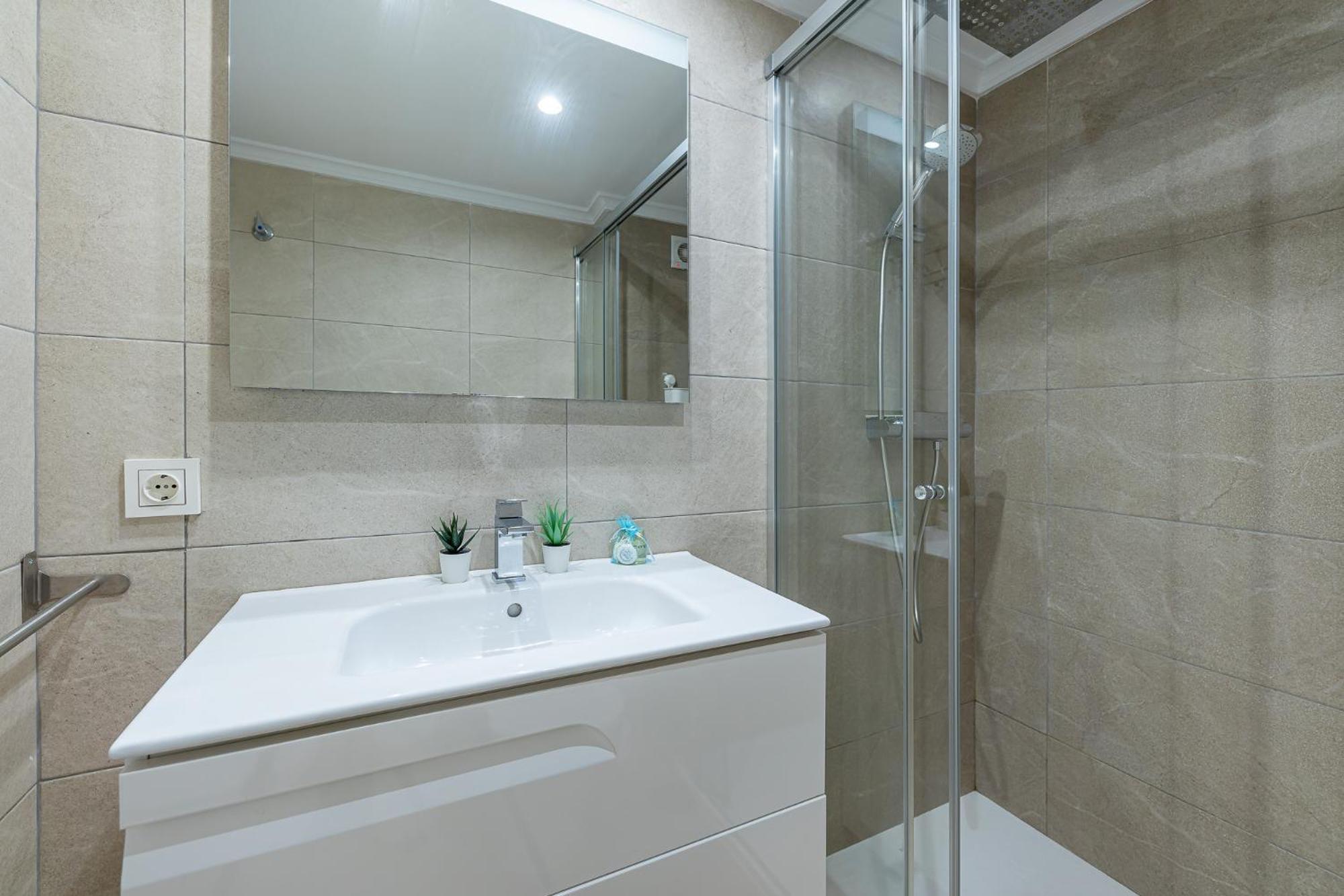 797 - Moderno Piso En Primera Linea De Playa Apartamento *