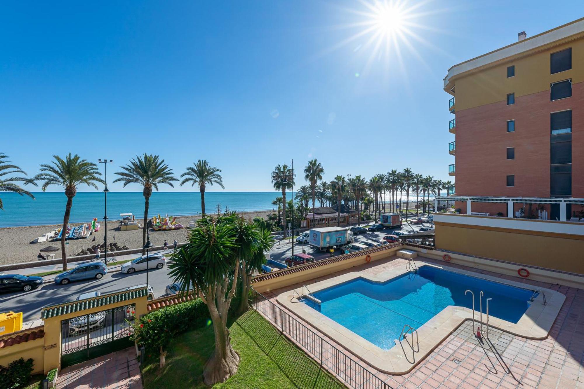 797 - Moderno Piso En Primera Linea De Playa * Torremolinos