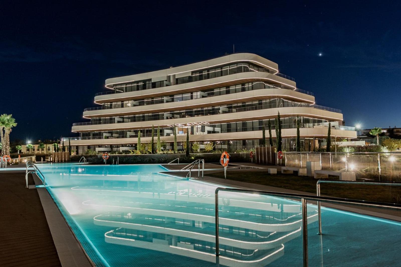 Vivi Homes - Mali Pool, Jacuzzi, Garden, Gym & Sea View