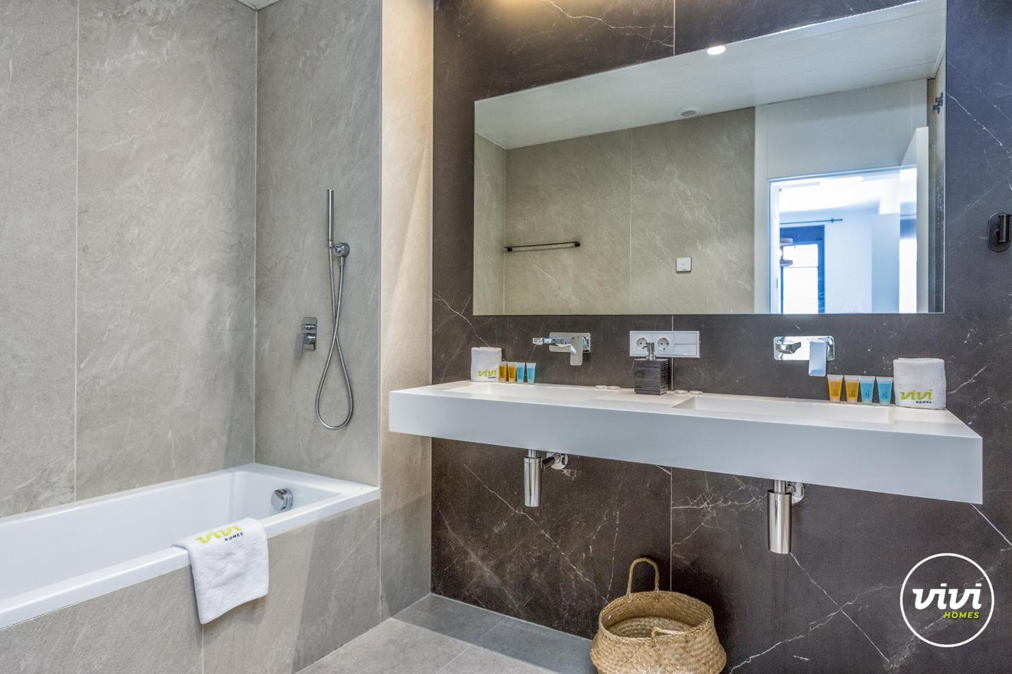 Vivi Homes - Mali Pool, Jacuzzi, Garden, Gym & Sea View *