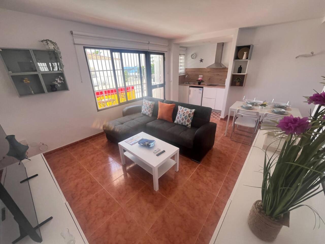 Lidia Planta 1, La Carihuela 1ª Linea Playa, Vistas Mar, 1 Dormitorio, 52 M2, 1-3 Huesped, Amplio Balcon, Wifi * Torremolinos