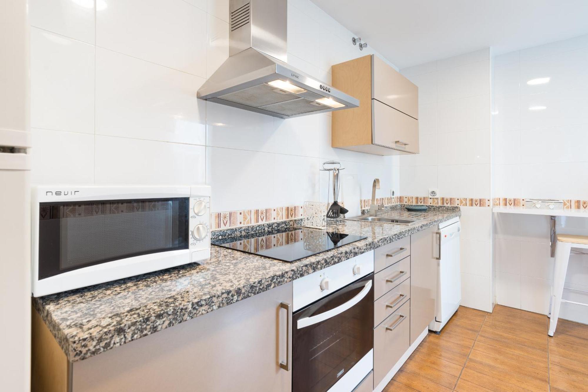 Hill With Terrace, Parking, Pool & Paddle Court Torremolinos