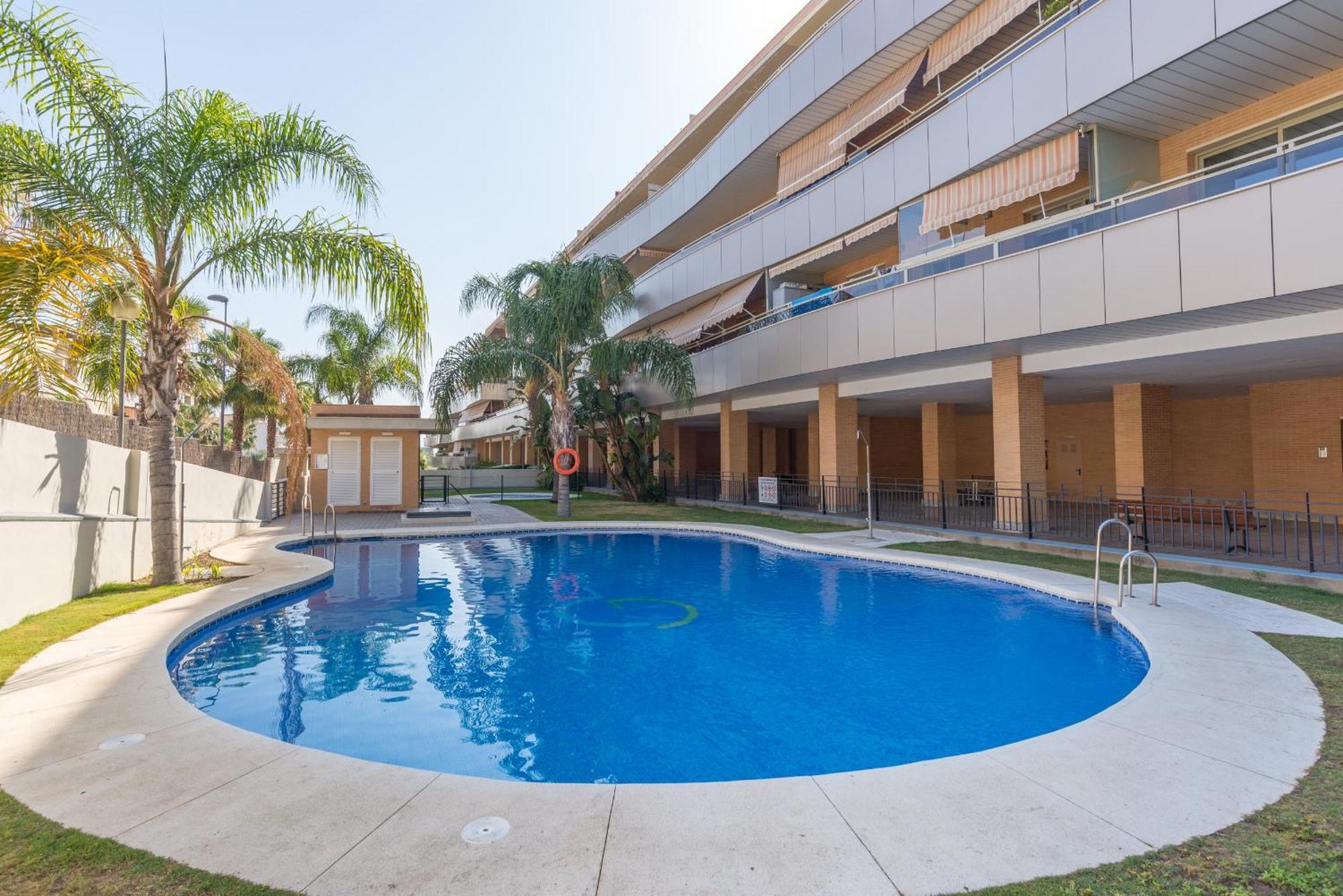 Hill With Terrace, Parking, Pool & Paddle Court * Torremolinos