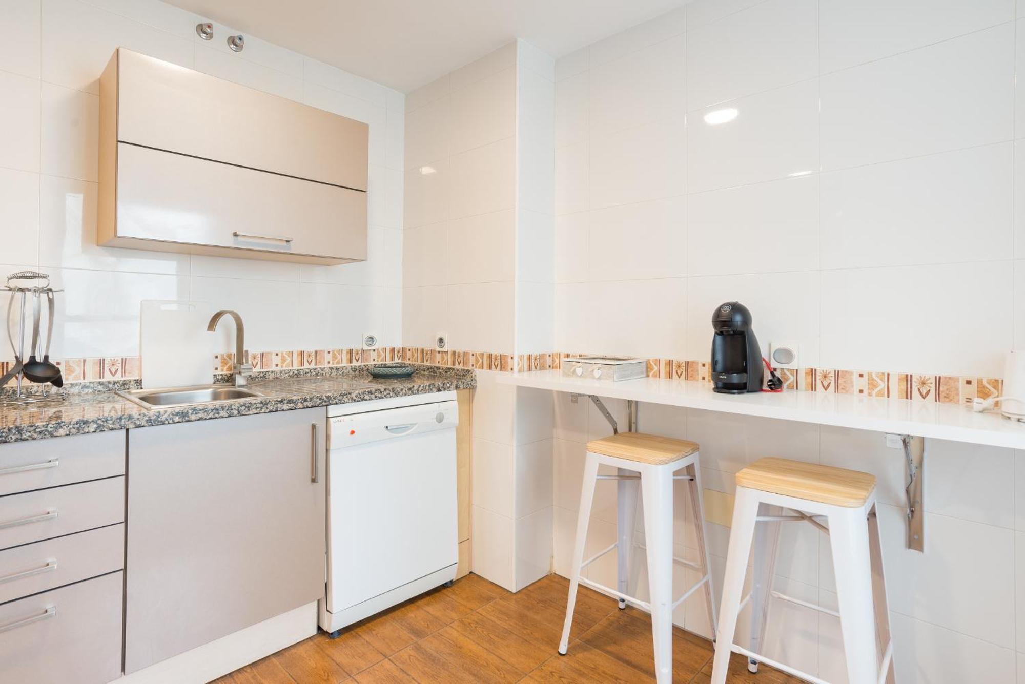 Hill With Terrace, Parking, Pool & Paddle Court Apartment