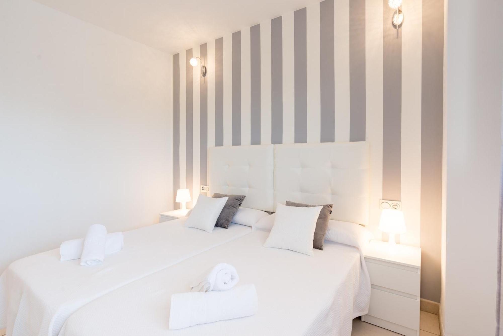 Apartment Hill With Terrace, Parking, Pool & Paddle Court Torremolinos