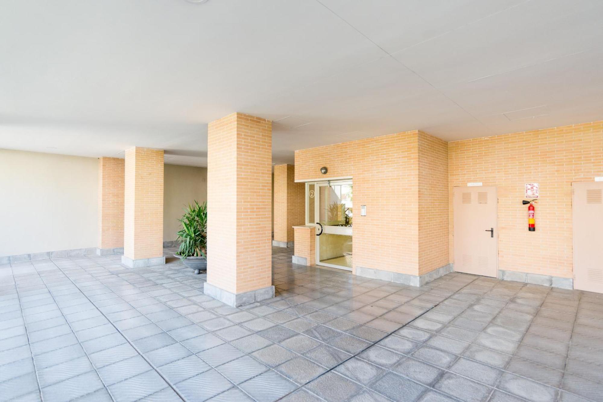 Hill With Terrace, Parking, Pool & Paddle Court * Torremolinos