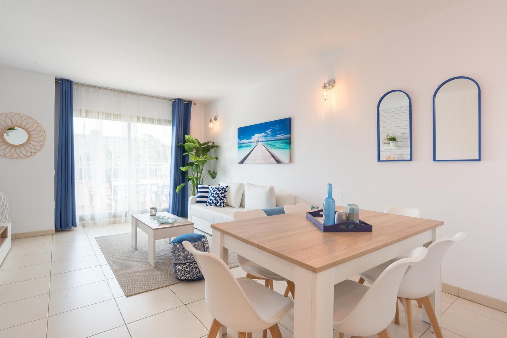 Hill With Terrace, Parking, Pool & Paddle Court *