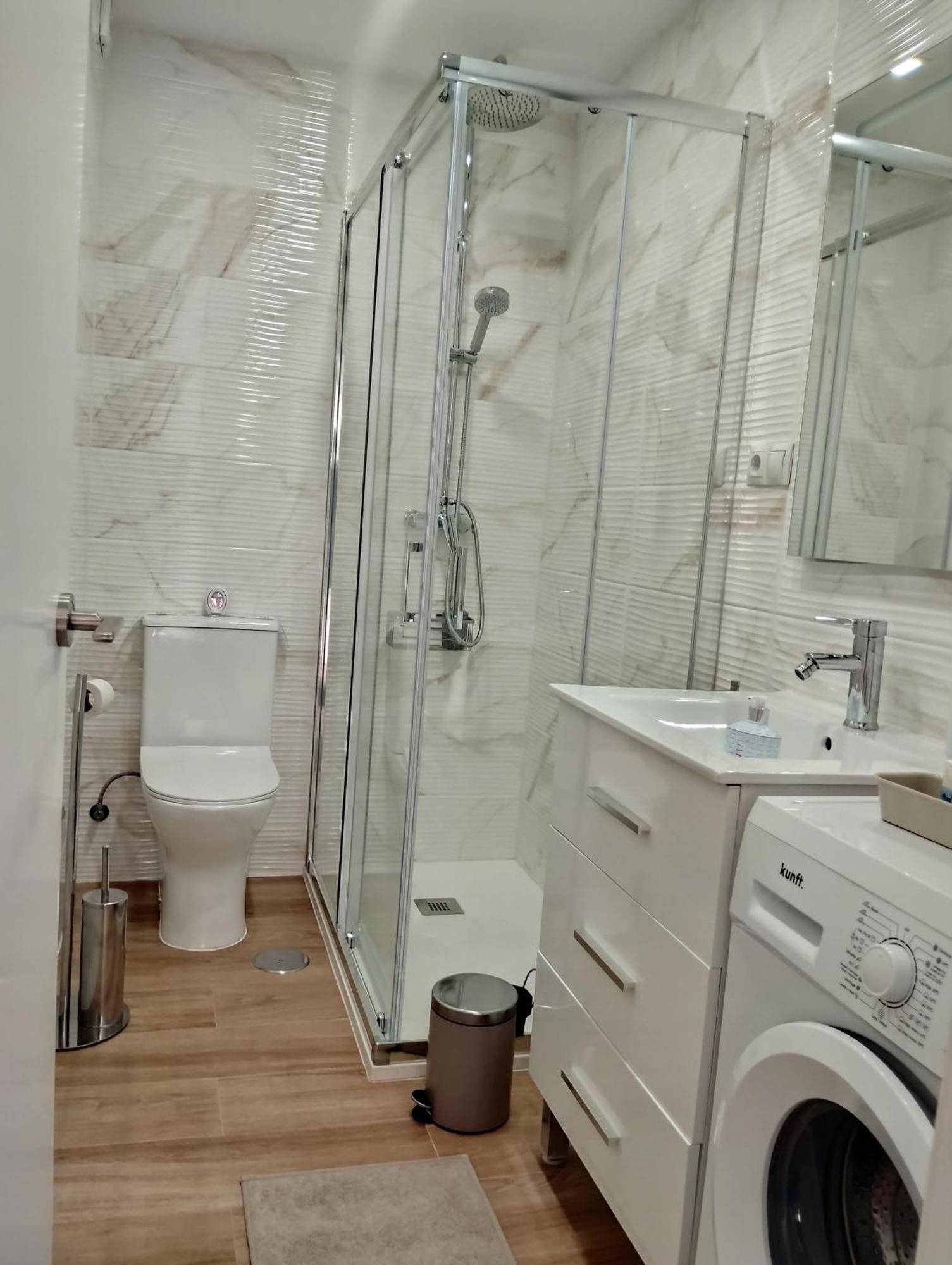 Lidia Planta 1, La Carihuela 1ª Linea Playa, Vistas Mar, 1 Dormitorio, 52 M2, 1-3 Huesped, Amplio Balcon, Wifi Torremolinos