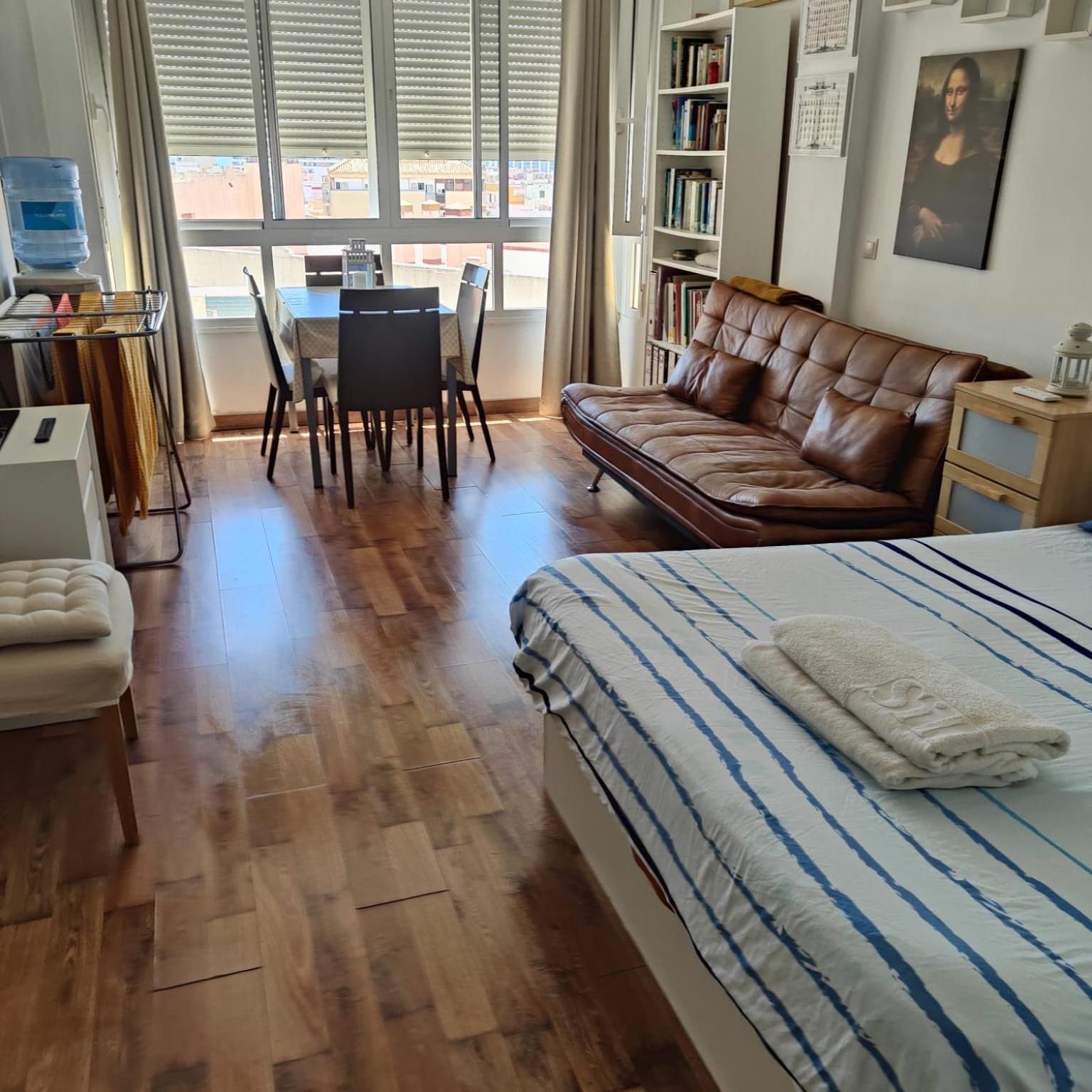 Apartamento LOFT Estudio Reformado en TORREMOLINOS Centro a 10 minutos Playa