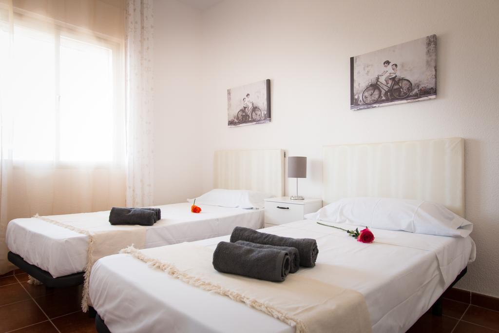 Apartment Holidays2torremolinos De 3 Con Terraza Y Piscina Comunitaria