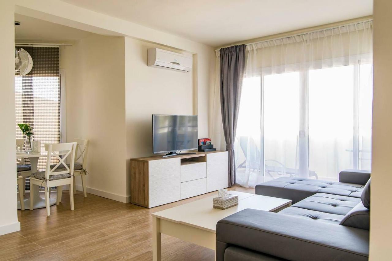 New Near The & Train Station In Club Playa Flores Apartment *