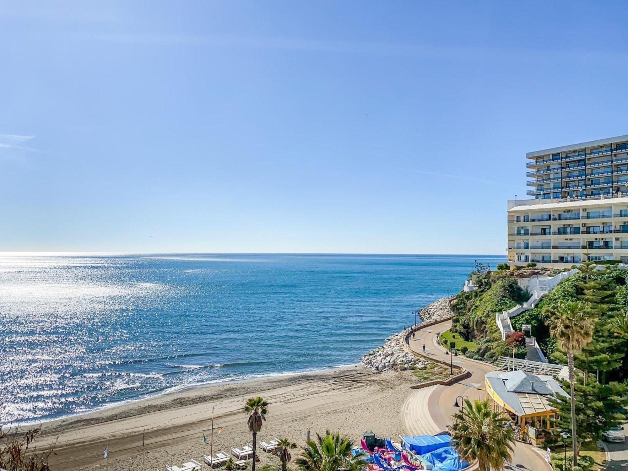 Apartment Beachfront For 3 Persons *