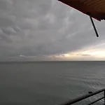 Junto al Mar