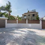Modern Beach Villa With Parking And Private Pool