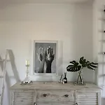 Charming & Cosy Beach Apartment