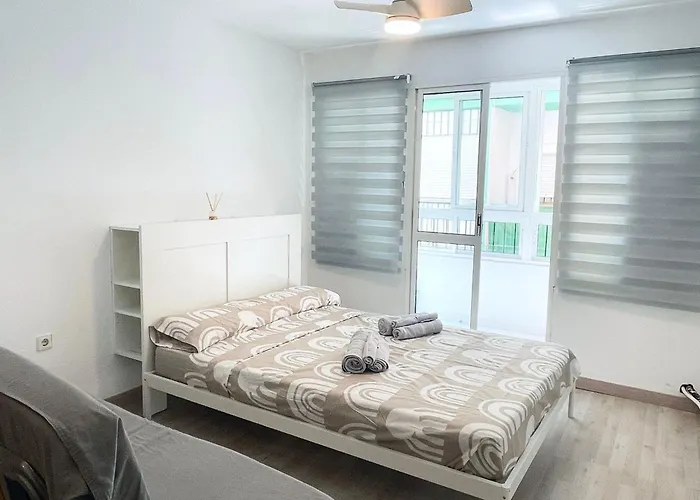 Estudio En El Centro De Torremolinos By Bebalmy