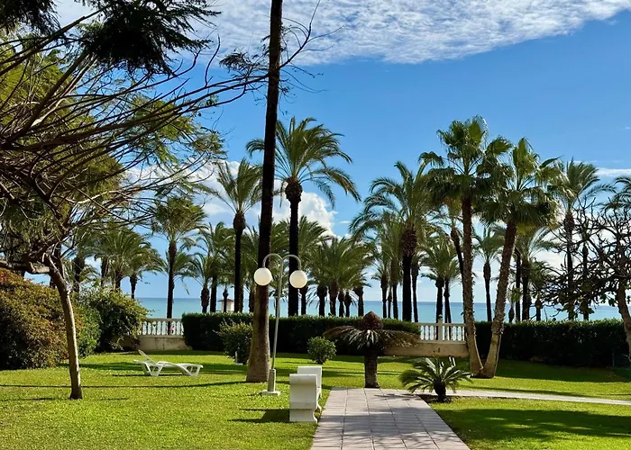 Carihuela En Primera Linea De Playa Con Vistas Y Garaje! C