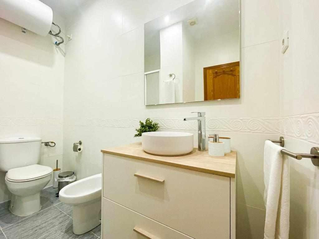 Precioso Apartamento En 2ª Linea De Playa De La Carihuela * Torremolinos