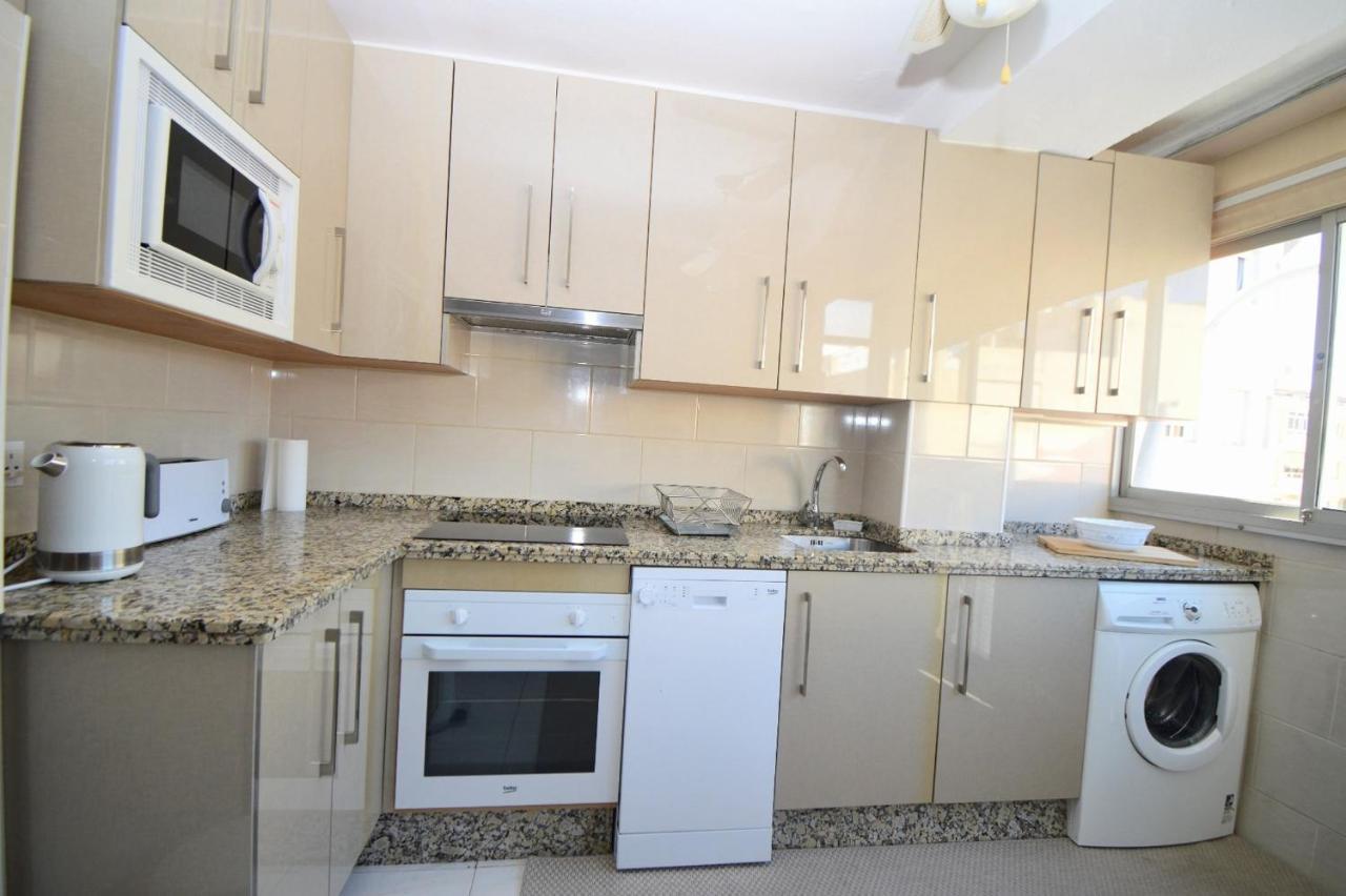 3 Bed Apt Near Town Centre *