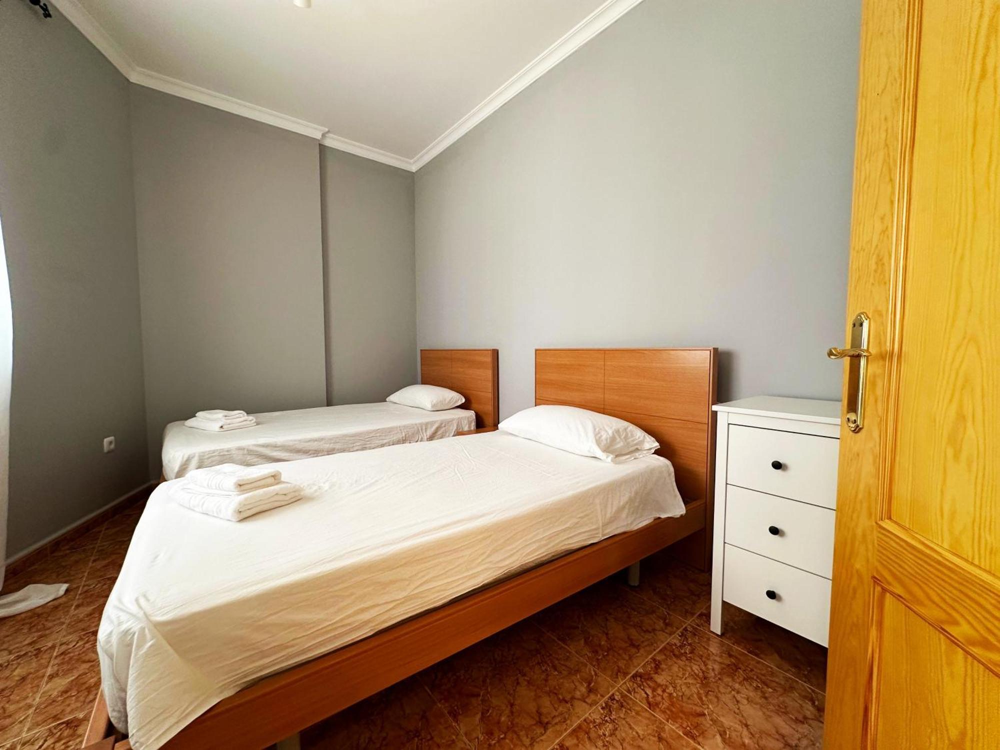 Apartamento Bajbaj - 2 A 100 Metros De La Playa Del Bajondillo, A 300 Metros Del Centro De