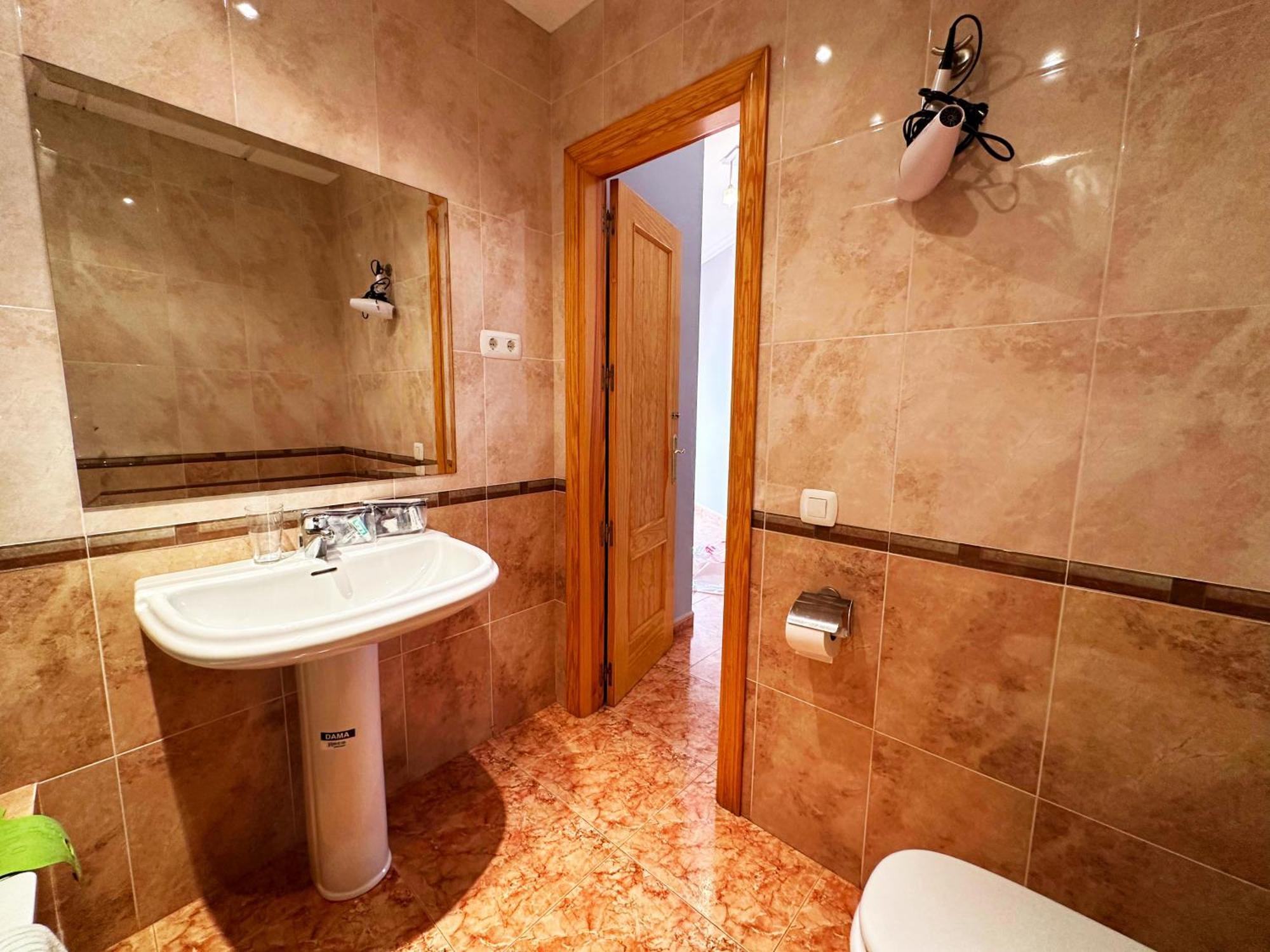 Apartamento Bajbaj - 2 A 100 Metros De La Playa Del Bajondillo, A 300 Metros Del Centro De Torremolinos