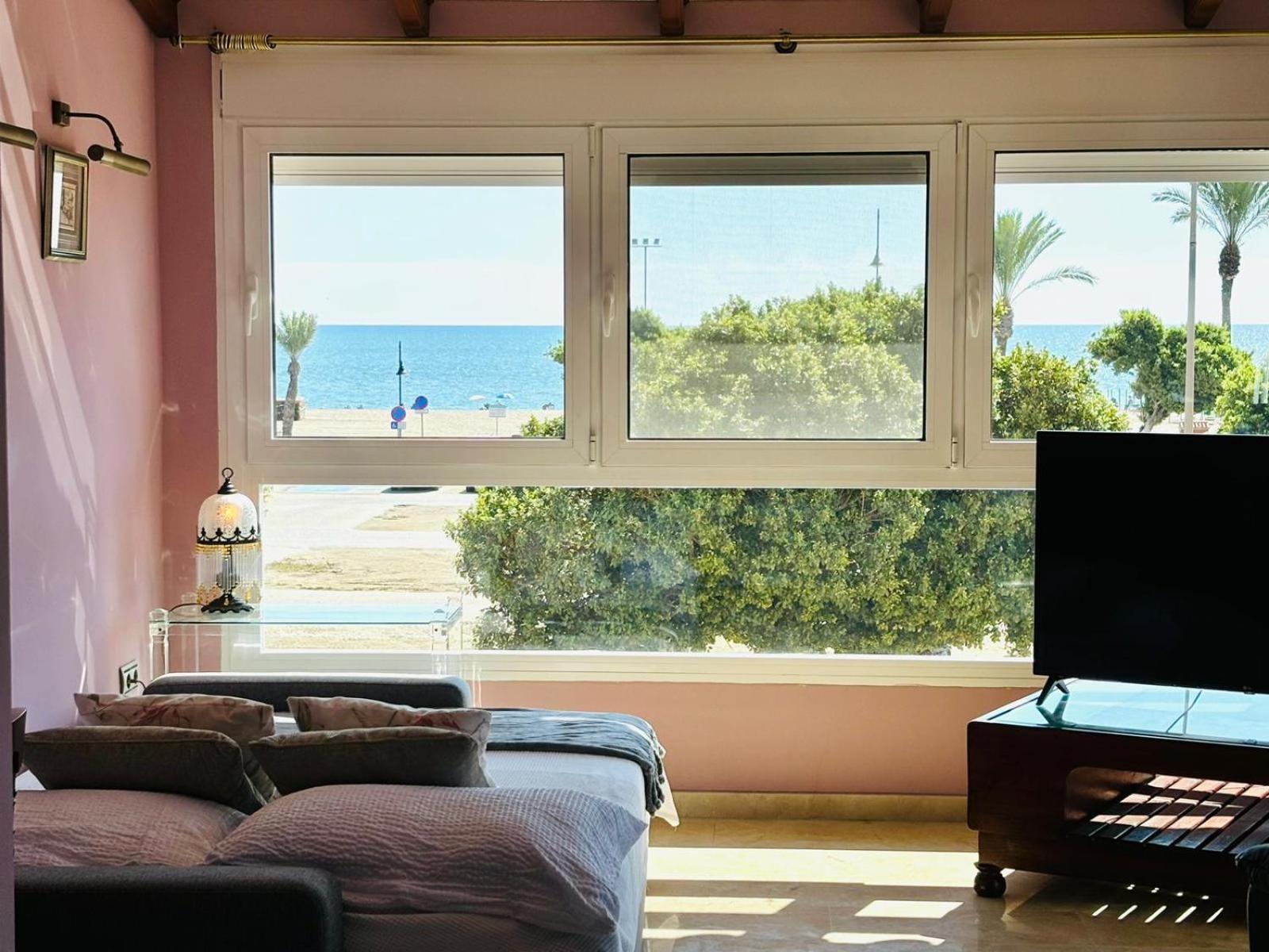 Chalet Con Piscina En Primera Linea De Playa Chalet Torremolinos