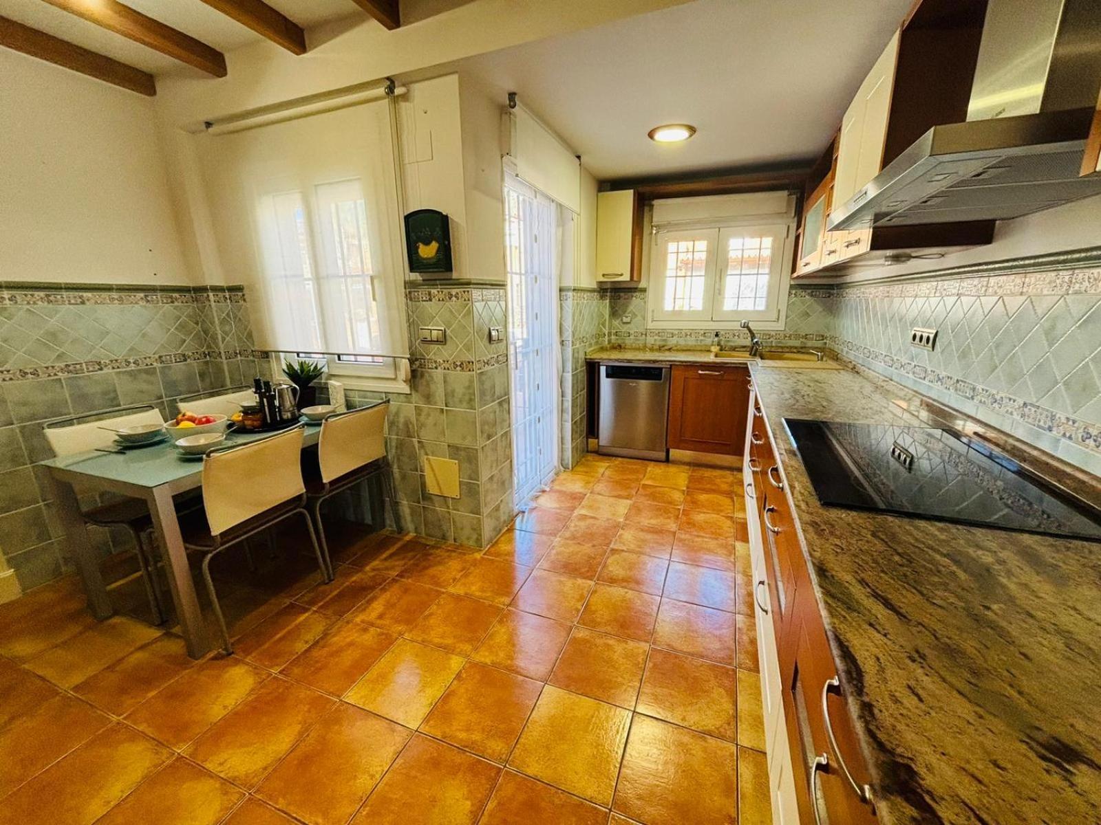 Chalet Chalet Con Piscina En Primera Linea De Playa