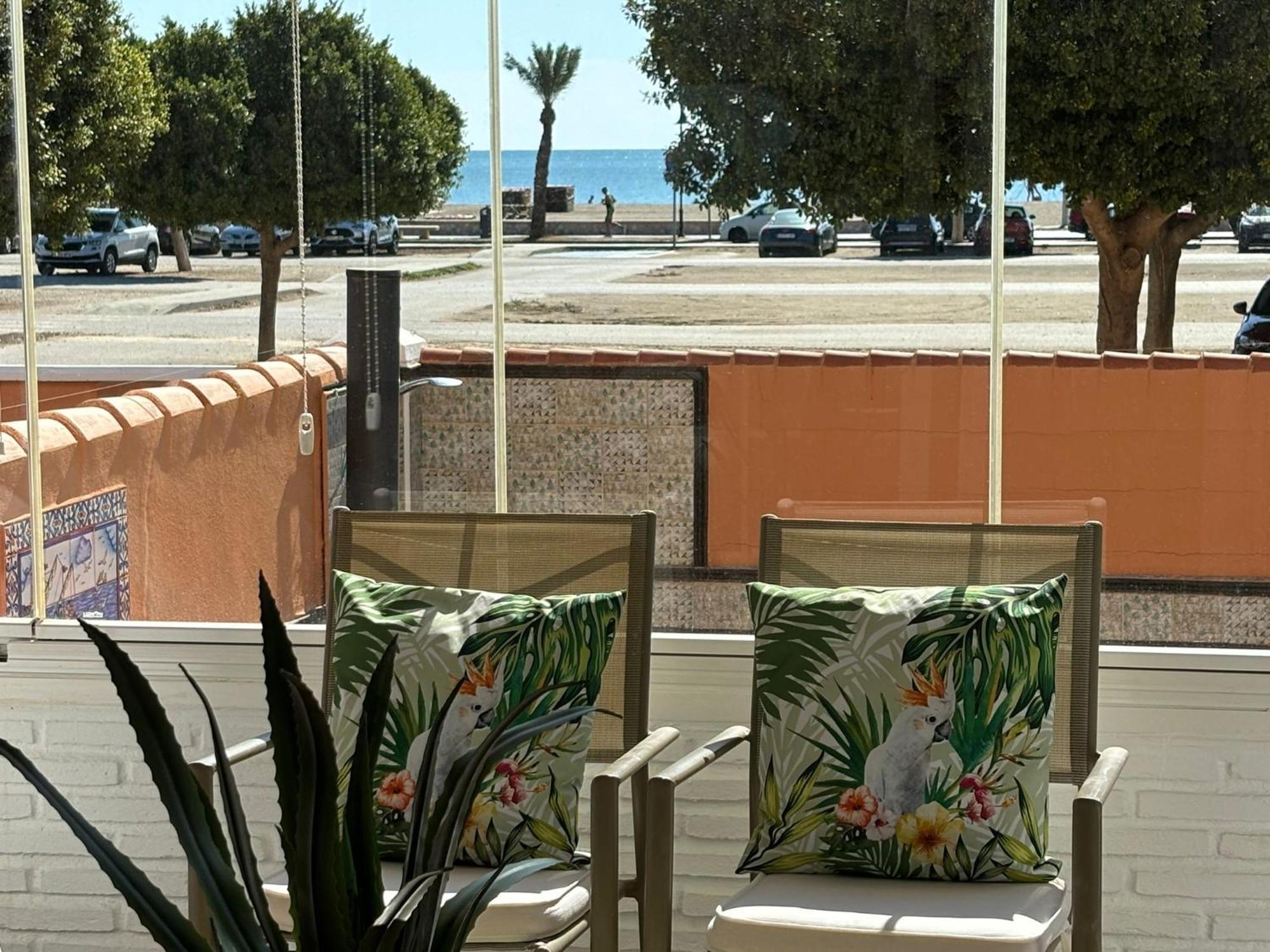 Chalet Chalet Con Piscina En Primera Linea De Playa *