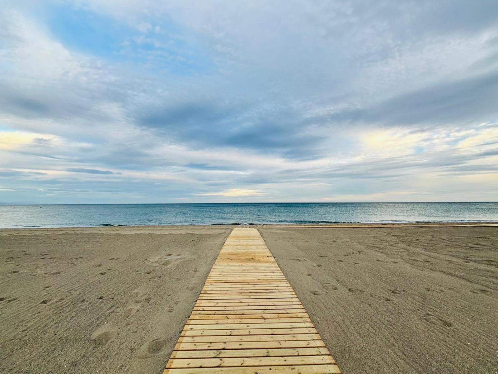 Chalet Con Piscina En Primera Linea De Playa * Torremolinos